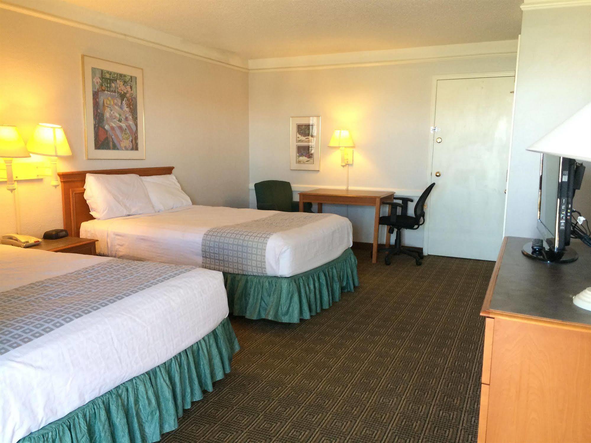 Hemp Inn Oklahoma City South Esterno foto