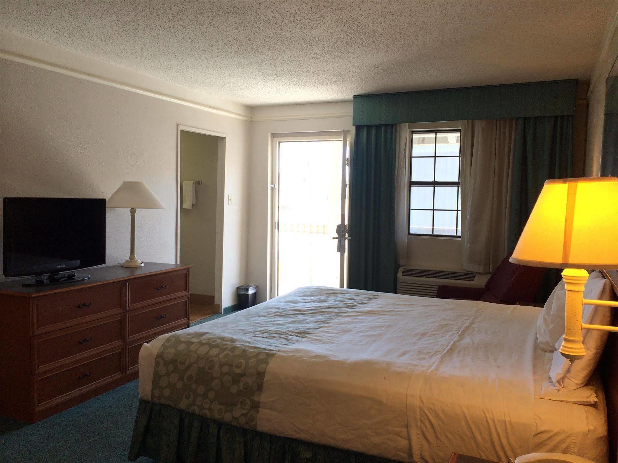 Hemp Inn Oklahoma City South Esterno foto