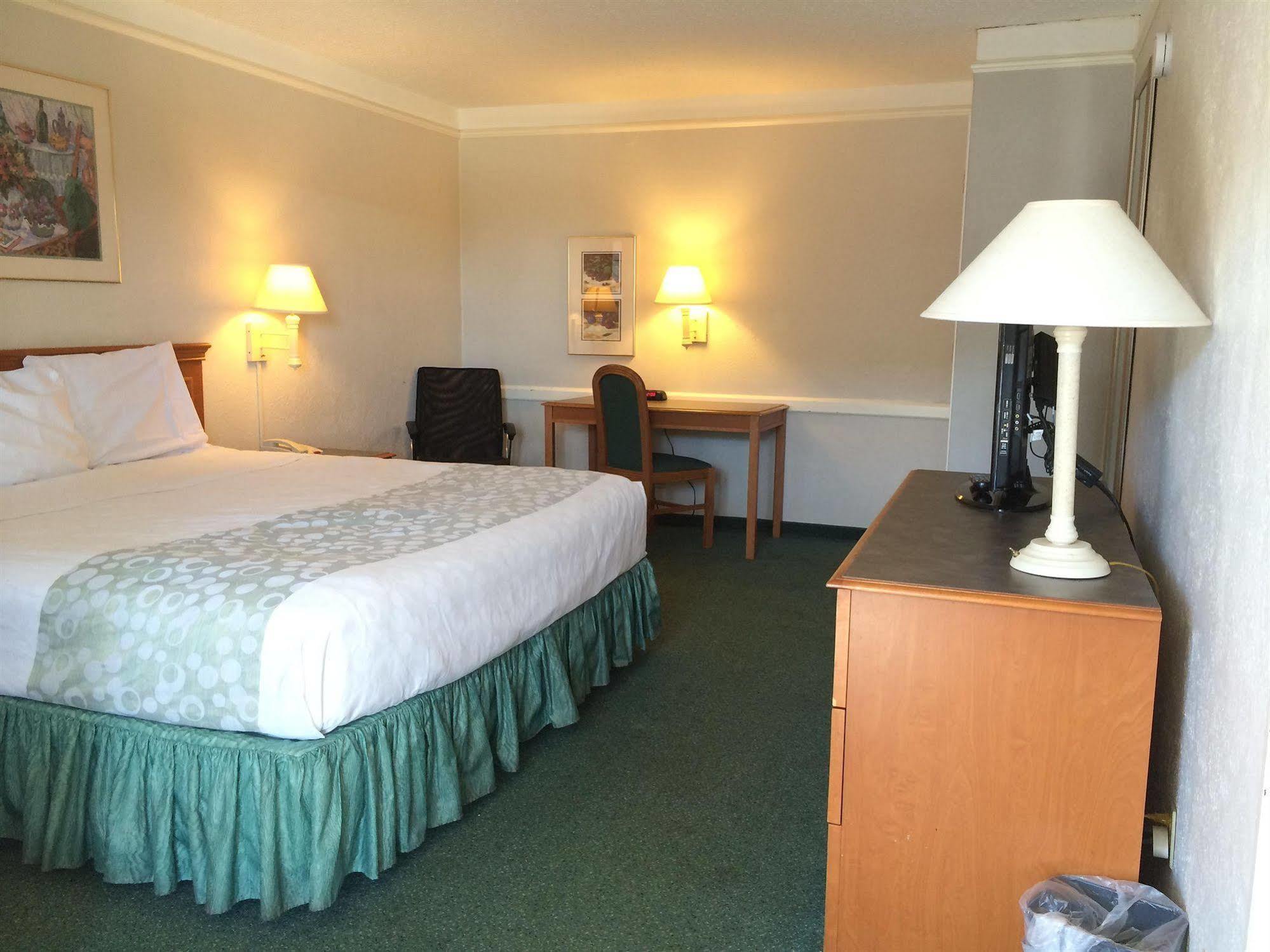 Hemp Inn Oklahoma City South Esterno foto