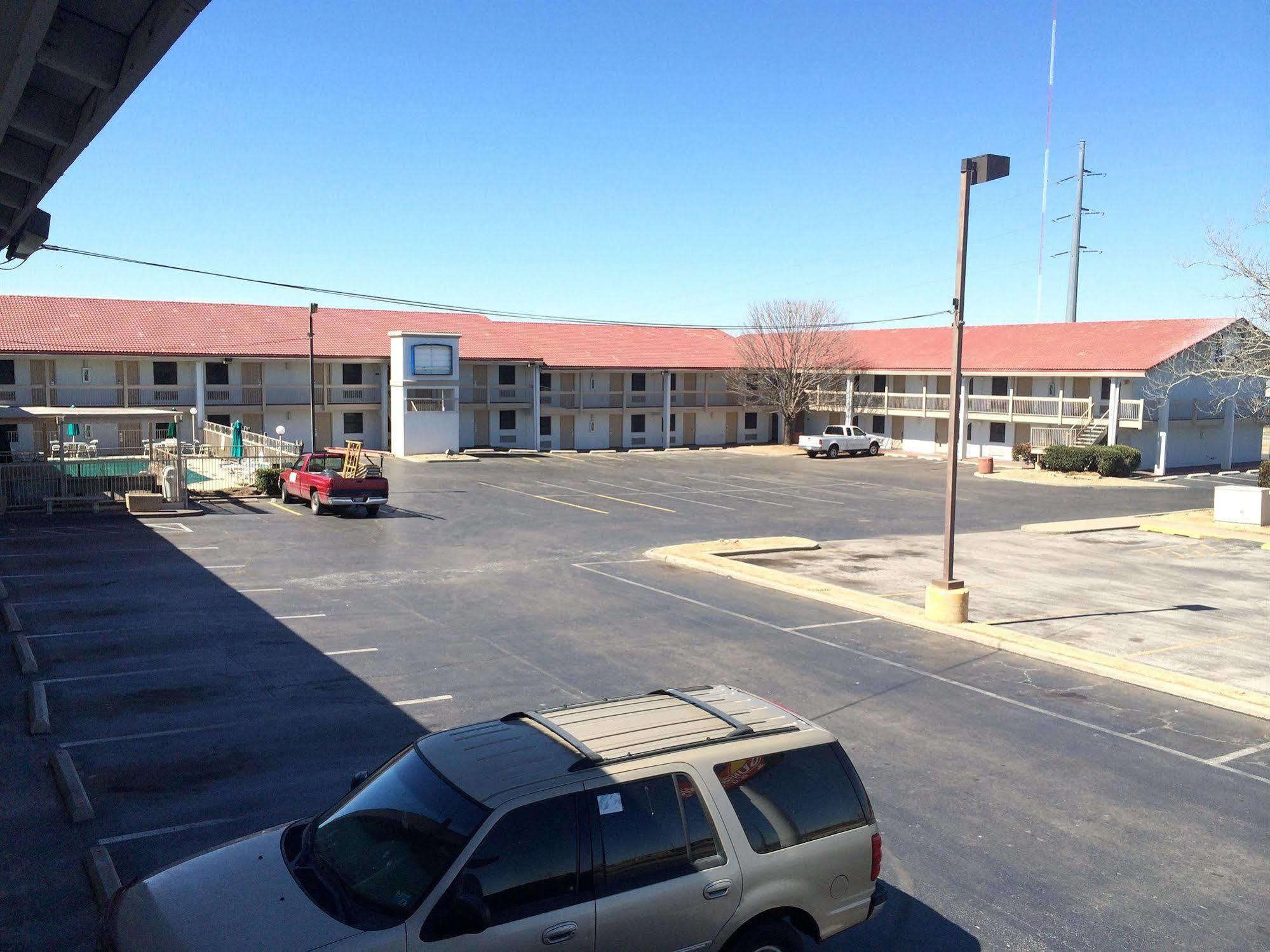 Hemp Inn Oklahoma City South Esterno foto